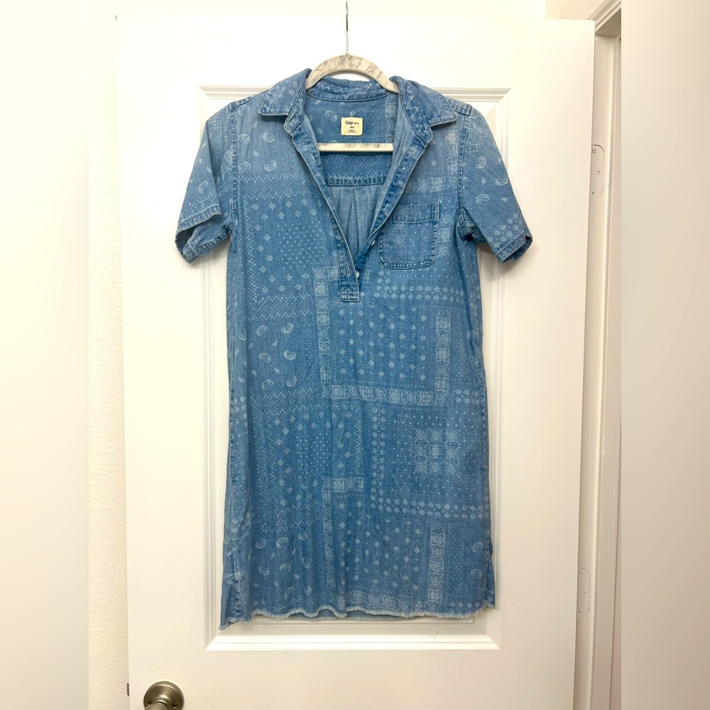 Vintage Gap dress purchased from a vintage store. Size XS.